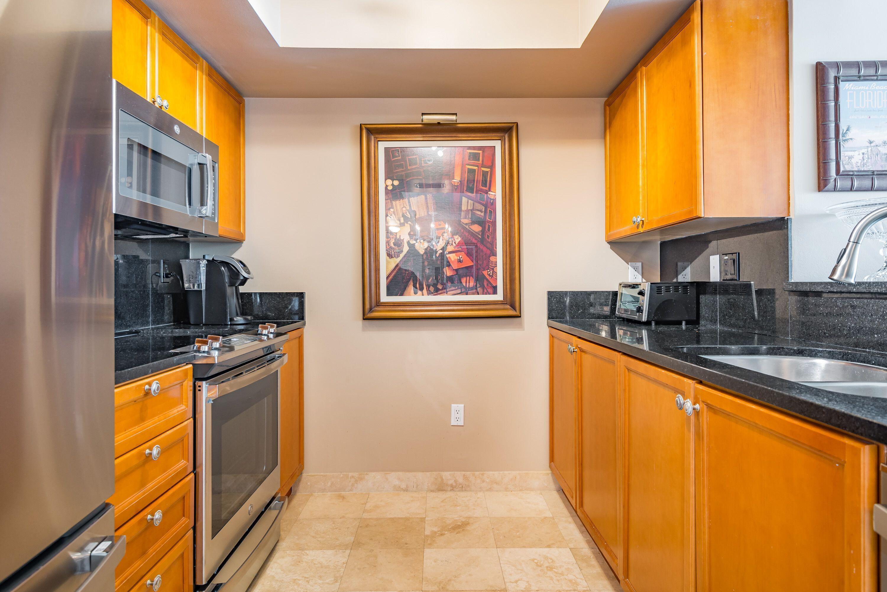 99 Southeast Mizner Boulevard, Unit 215 Boca Raton, FL 33432 - Photo 8 of 40 Kitchen #2