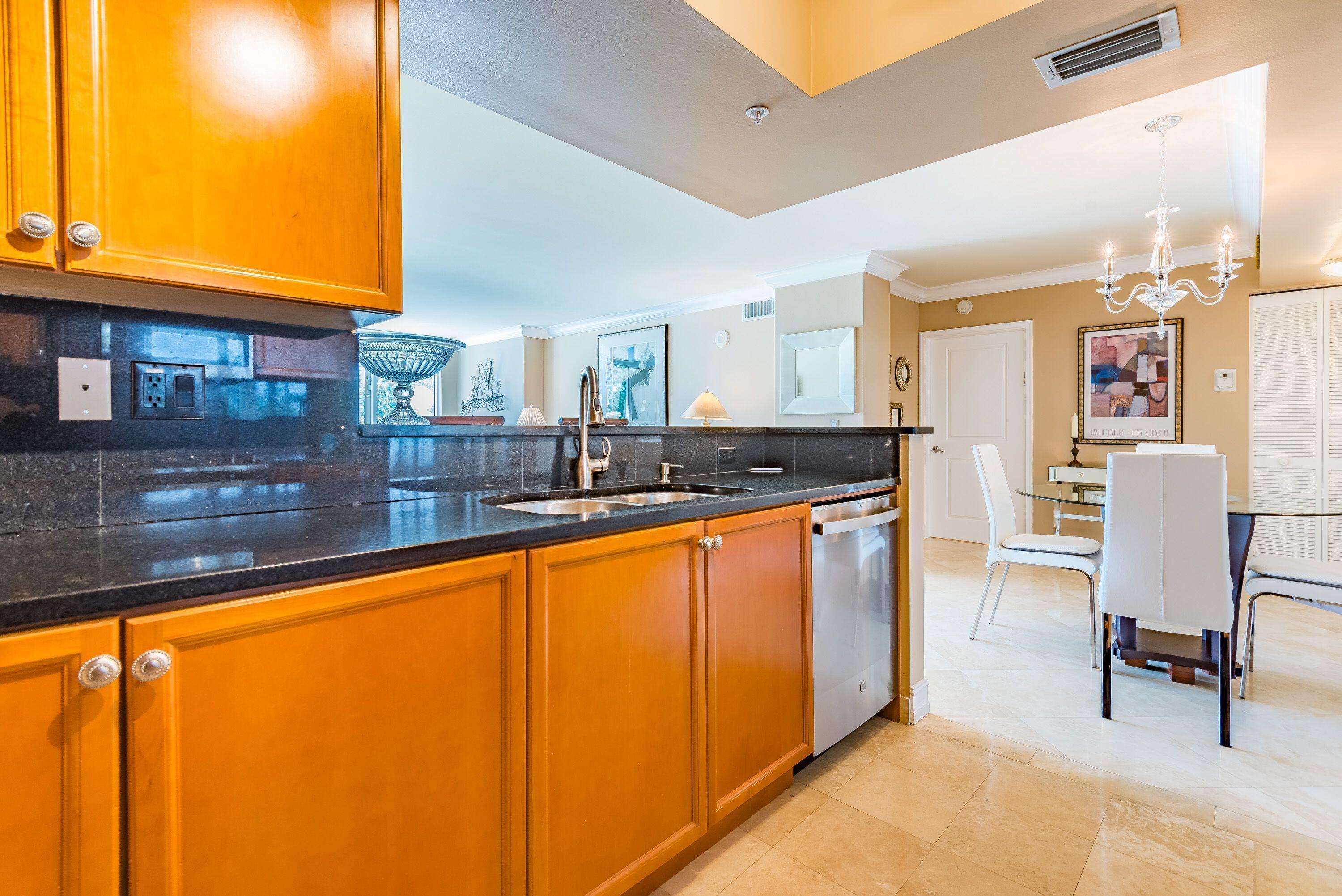 99 Southeast Mizner Boulevard, Unit 215 Boca Raton, FL 33432 - Photo 9 of 40 kitchen #3