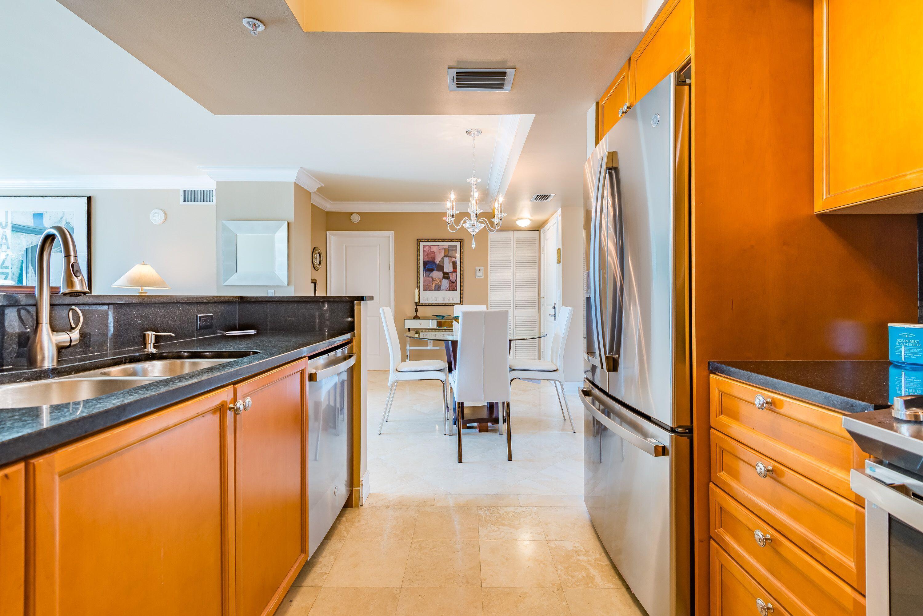 99 Southeast Mizner Boulevard, Unit 215 Boca Raton, FL 33432 - Photo 10 of 40 Kitchen Dining #2