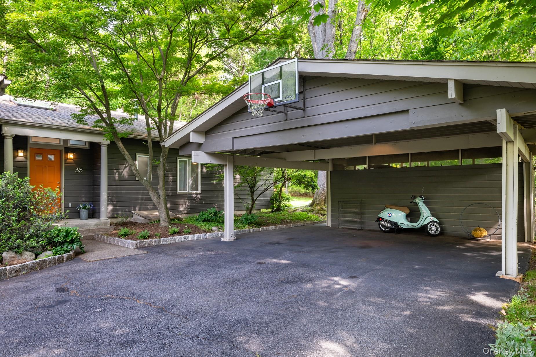 35 Hickory Hill Road Tappan, NY 10983 - Photo 4 of 27