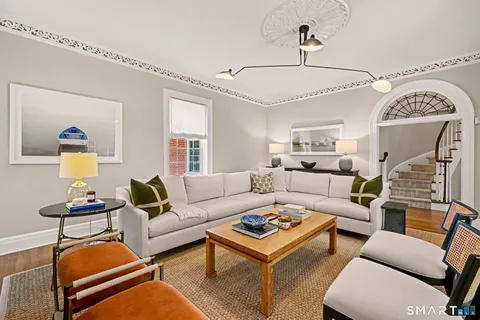 $2,099,000 | 5 Farnham Court, Westport, CT 06880