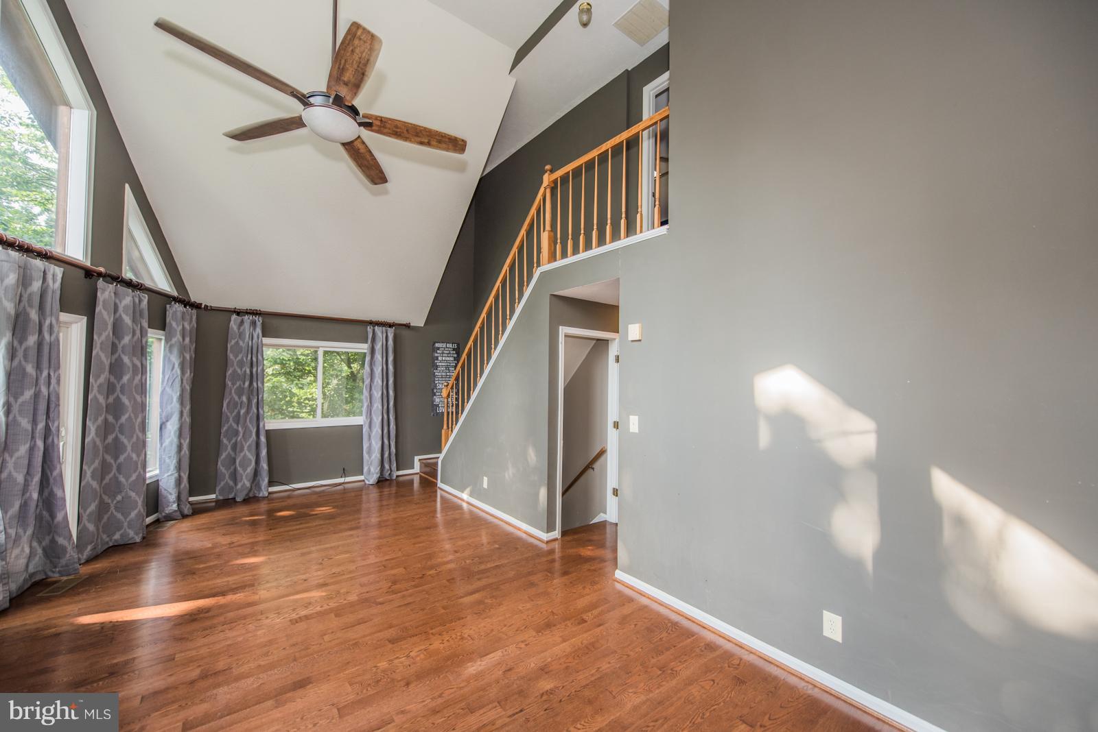 549 High Knob Road Front Royal, VA 22630 - Photo 4 of 30 Living Room