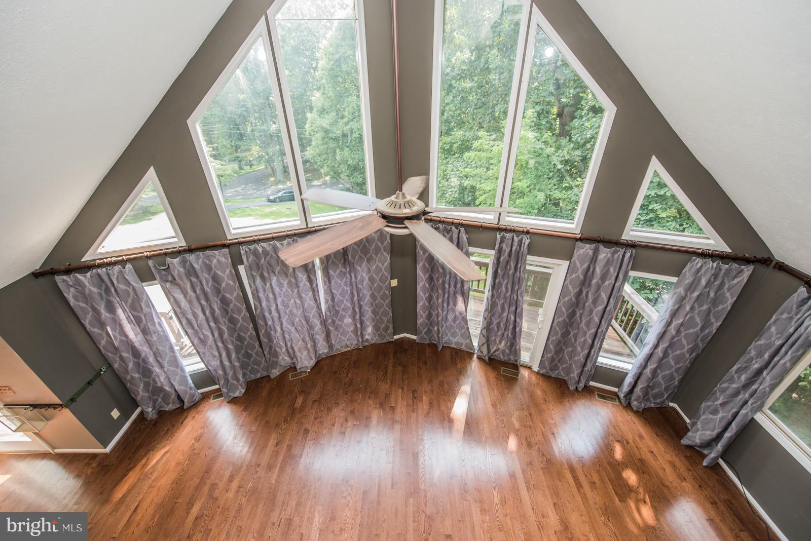 549 High Knob Road Front Royal, VA 22630 - Photo 5 of 30 Living Room