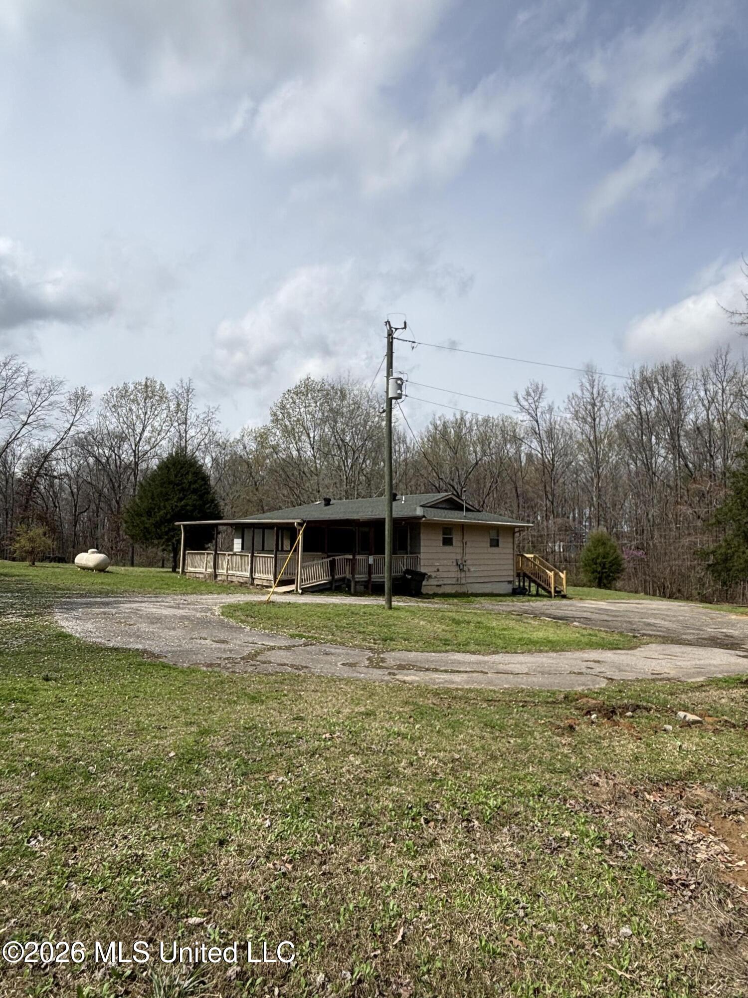 211 Oak Road Byhalia, MS 38611 - Photo 7 of 49 1-54