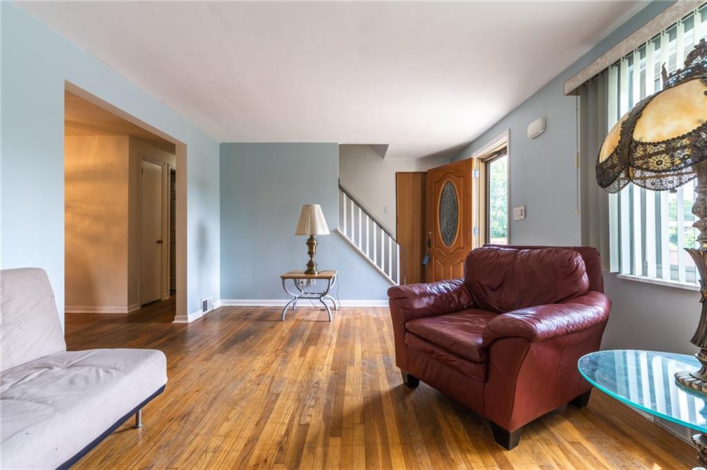 145 Poplar Ridge Road Pittsburgh, PA 15235 - Photo 3 of 25 Gallery Image 3