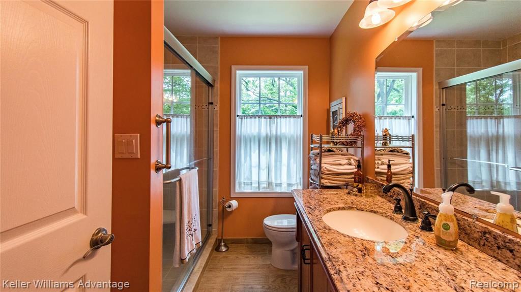 24675 Farmington Road Farmington, MI 48336 - Photo 11 of 23