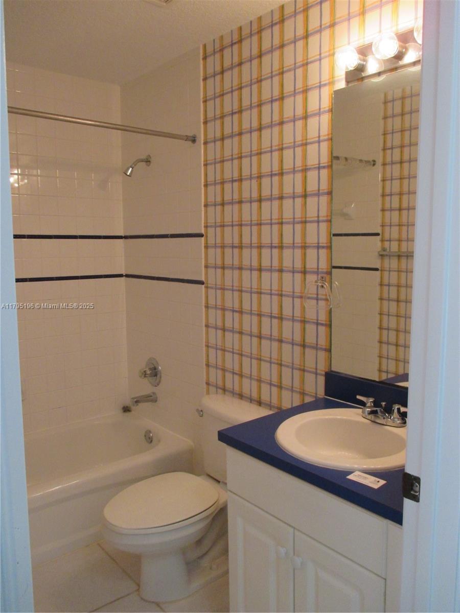 4112 Pine Ridge Lane Weston, FL 33331 - Photo 17 of 19