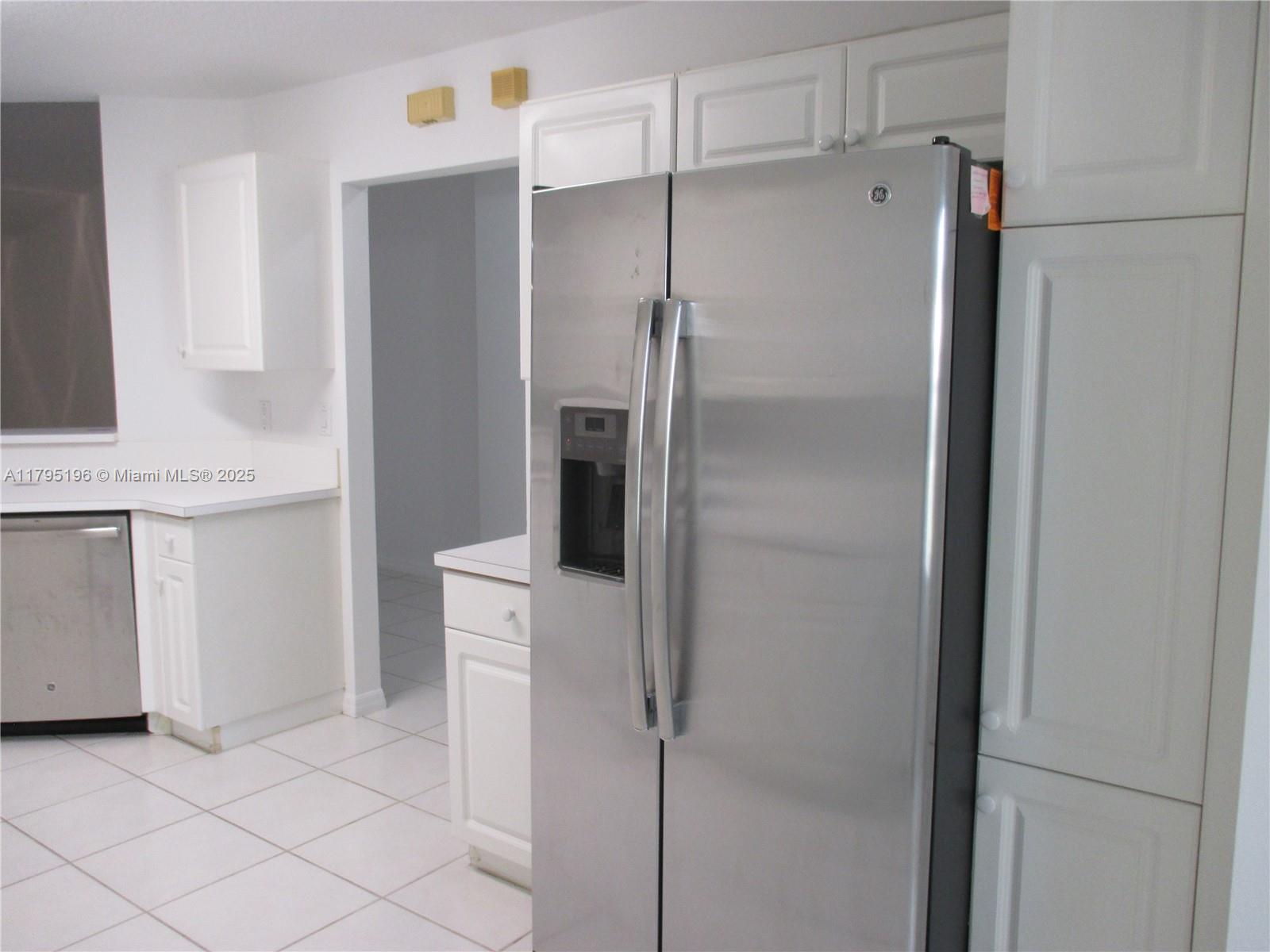 4112 Pine Ridge Lane Weston, FL 33331 - Photo 3 of 19