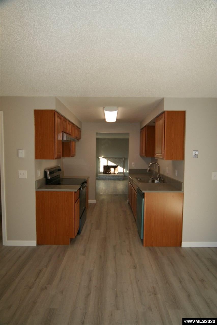 1765 Del Rio Avenue Southeast Albany, OR 97322 - Photo 9 of 27 Gallery Image 9