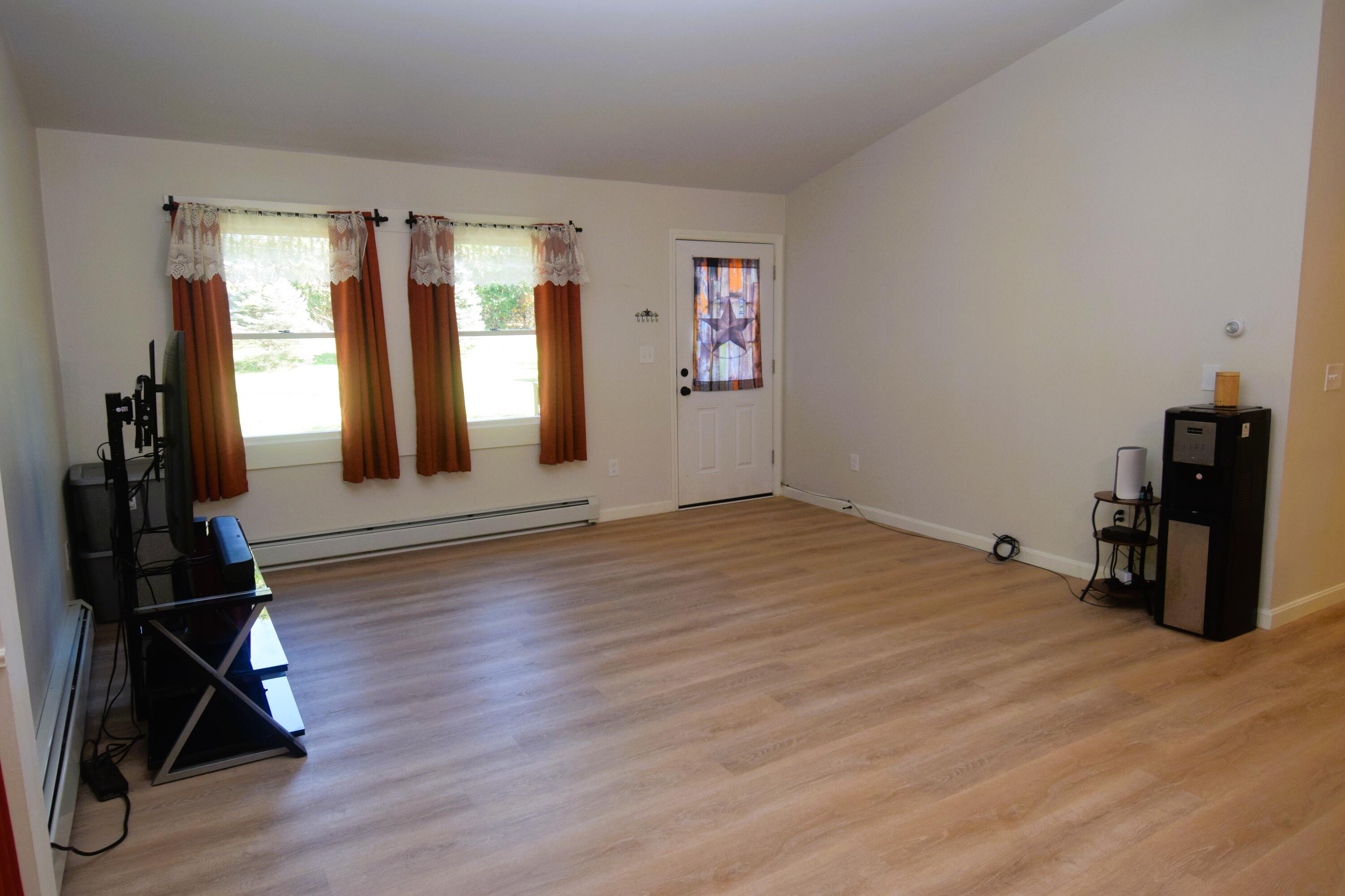 423 East River Road Skowhegan, ME 04976 - Photo 10 of 49 Living Room