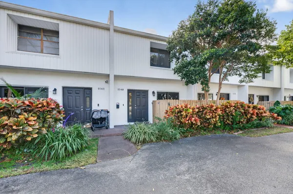 $390,000 | 2140 Northeast 44th Street, Lighthouse Point, FL 33064
