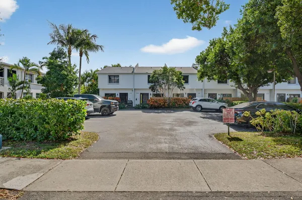 $390,000 | 2140 Northeast 44th Street, Lighthouse Point, FL 33064