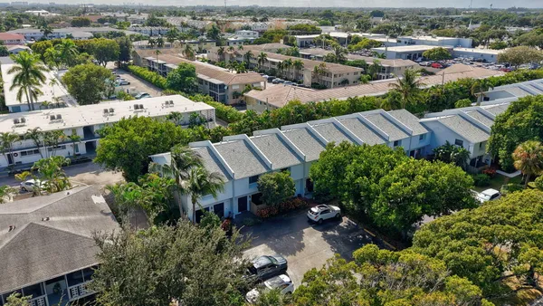 $390,000 | 2140 Northeast 44th Street, Lighthouse Point, FL 33064