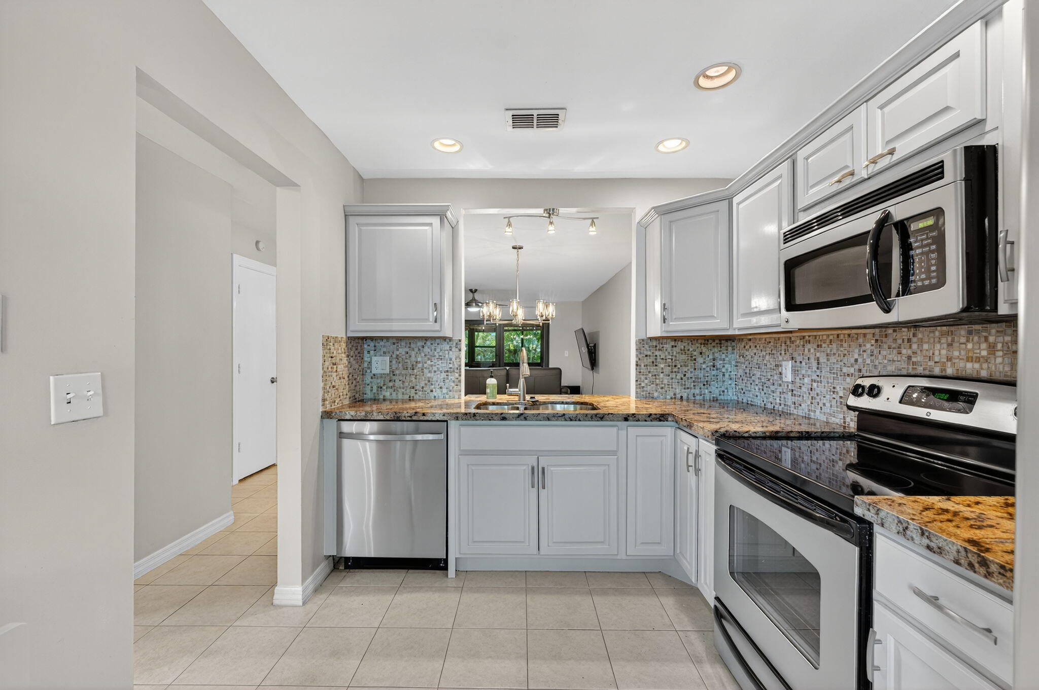 2140 Northeast 44th Street Lighthouse Point, FL 33064 - Photo 9 of 57 9-web-or-mls-9-print-DSC09913