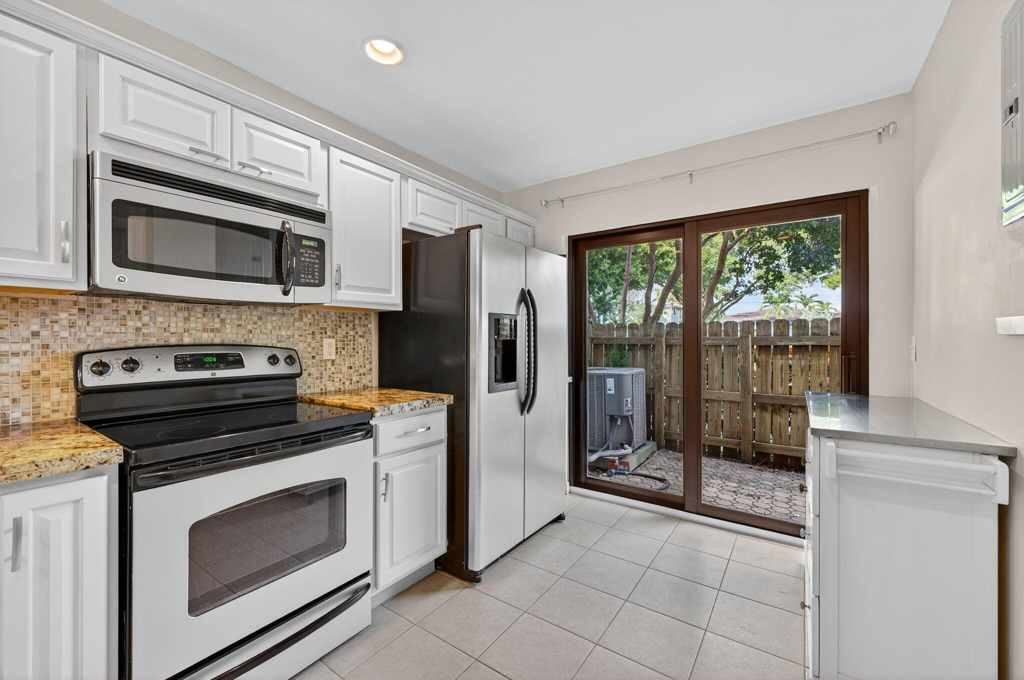 2140 Northeast 44th Street Lighthouse Point, FL 33064 - Photo 10 of 57 10-web-or-mls-10-print-DSC09914