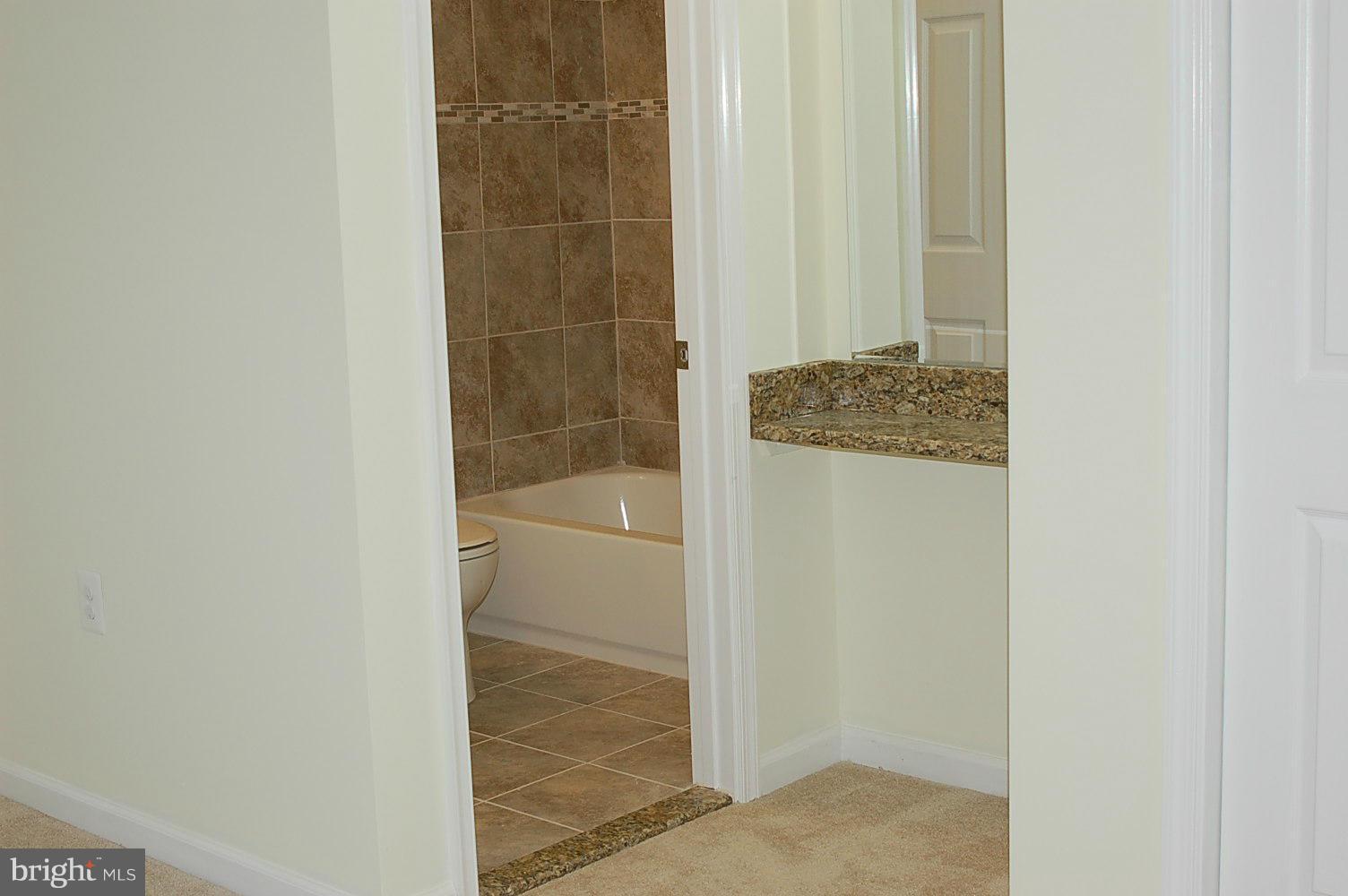 4016 Hilton Road Baltimore, MD 21215 - Photo 17 of 30 Bath (Master)