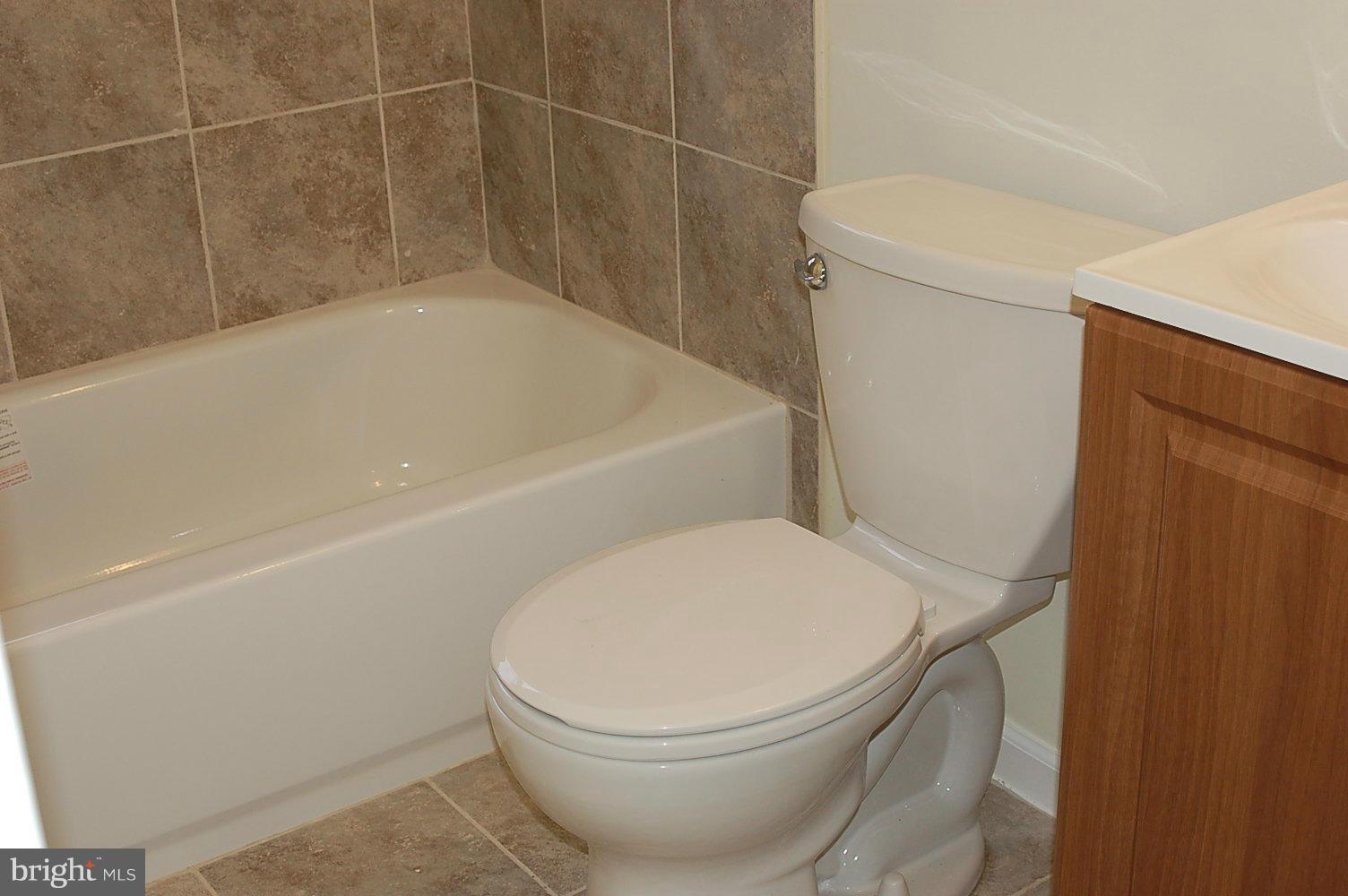 4016 Hilton Road Baltimore, MD 21215 - Photo 22 of 30 Bath