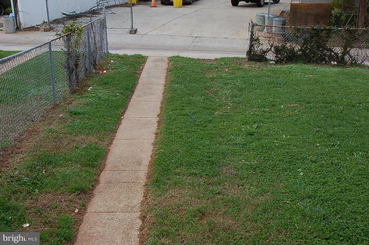 4016 Hilton Road Baltimore, MD 21215 - Photo 29 of 30 large backyard with space for parking pad
