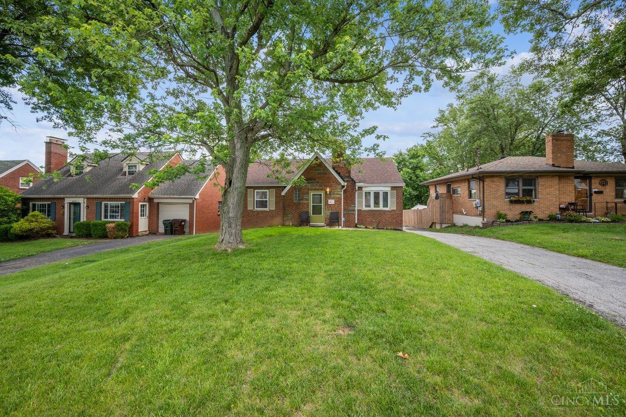 5596 Samver Road Cincinnati, OH 45239 - Photo 3 of 35