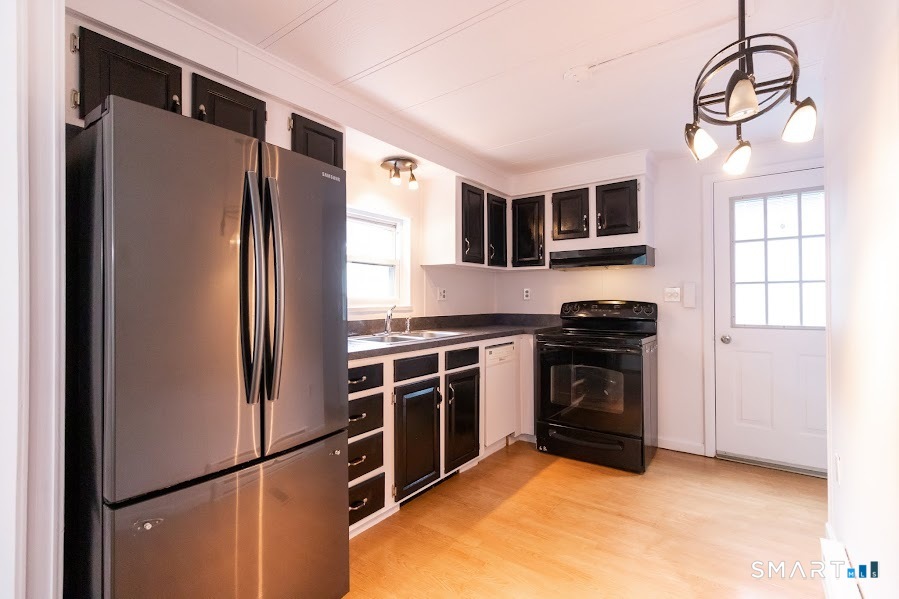 40 Matthews Street Bristol, CT 06010 - Photo 6 of 30