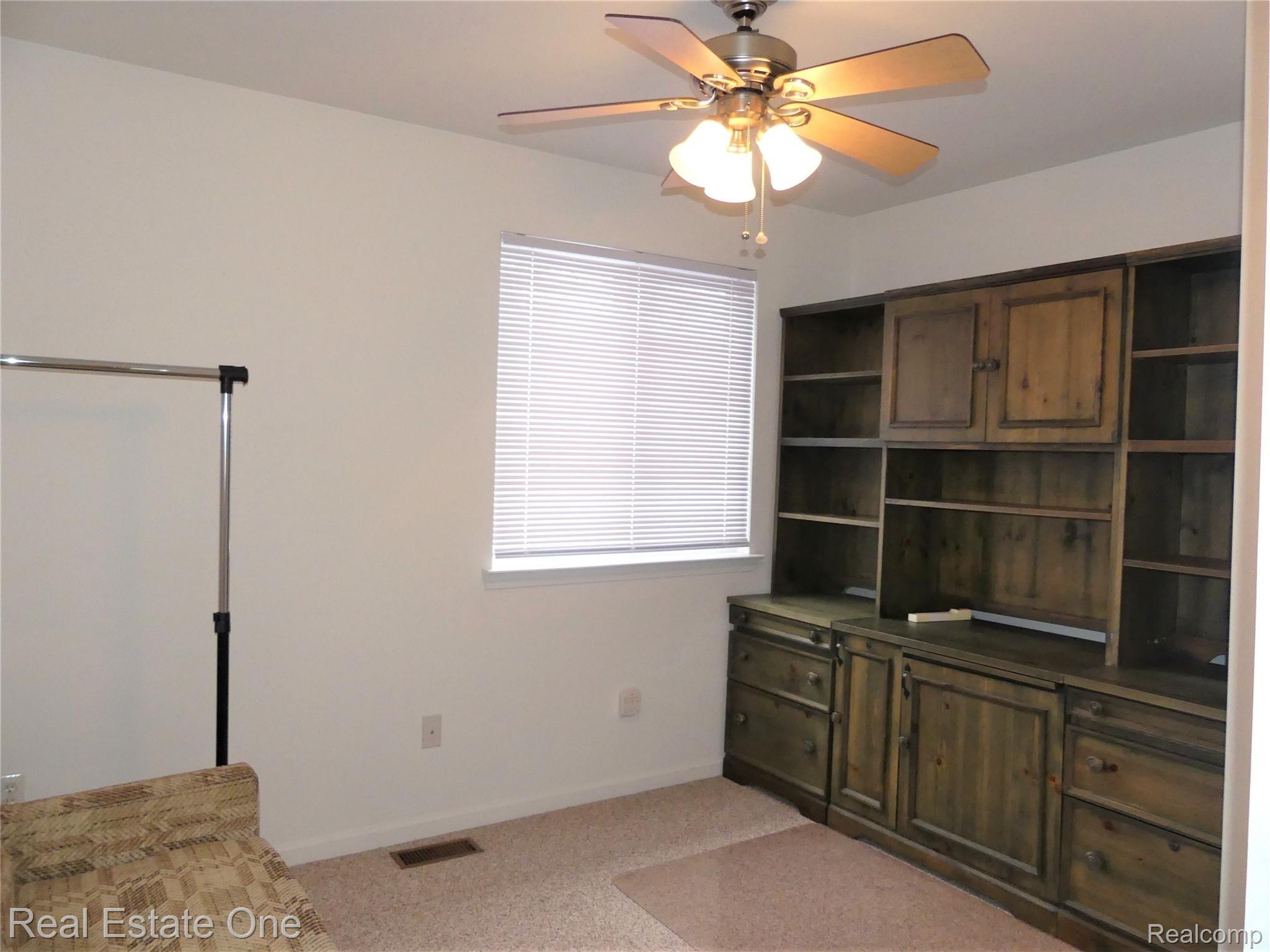 23913 Carter Road, Unit 26 Trenton, MI 48183 - Photo 18 of 29 P1020724.JPG
