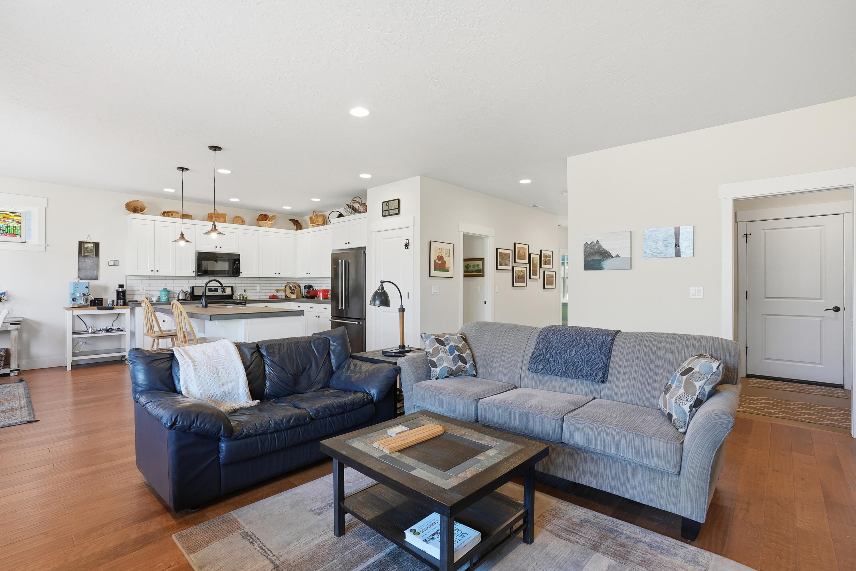 1227 Northeast Hoover Loop Bend, OR 97701 - Photo 13 of 38 1227 NE Hoover Lp - 13