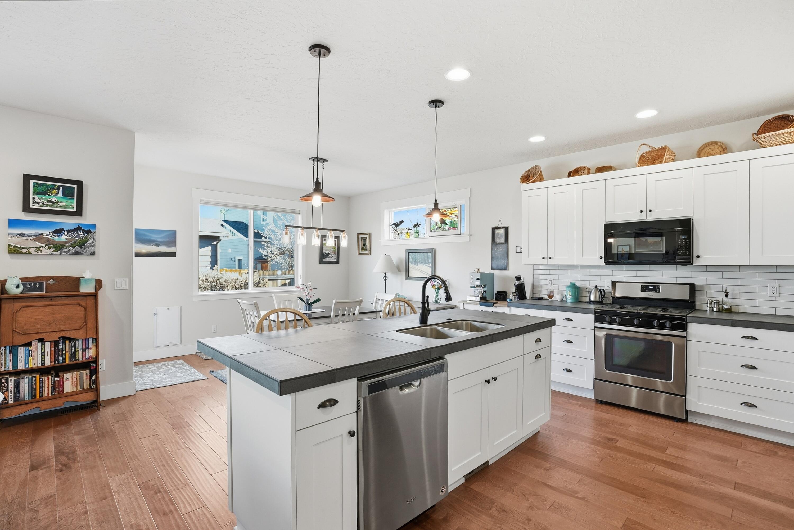 1227 Northeast Hoover Loop Bend, OR 97701 - Photo 15 of 38 1227 NE Hoover Lp - 15