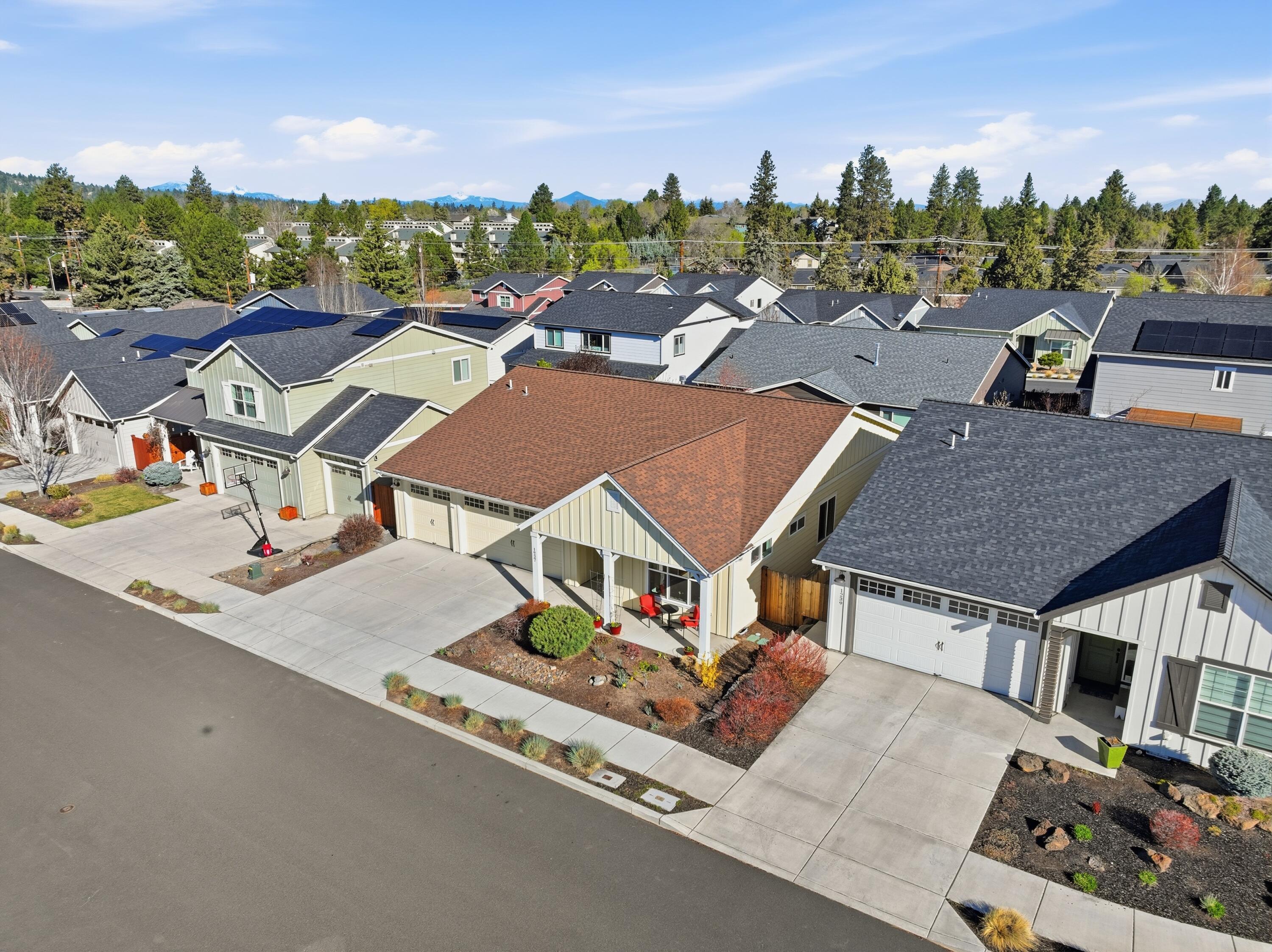 1227 Northeast Hoover Loop Bend, OR 97701 - Photo 3 of 38 1227 NE Hoover Lp - 3