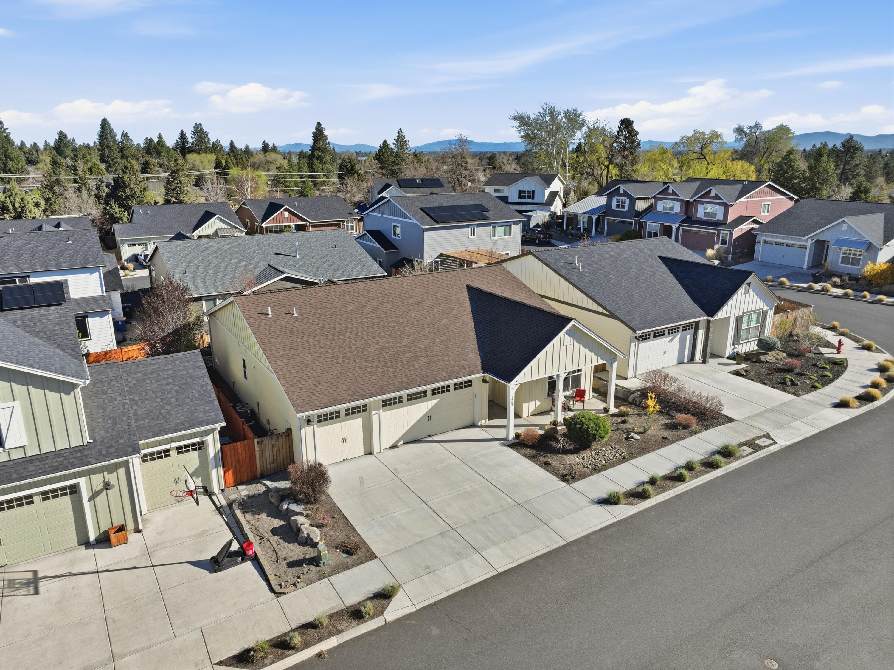 1227 Northeast Hoover Loop Bend, OR 97701 - Photo 4 of 38 1227 NE Hoover Lp - 4