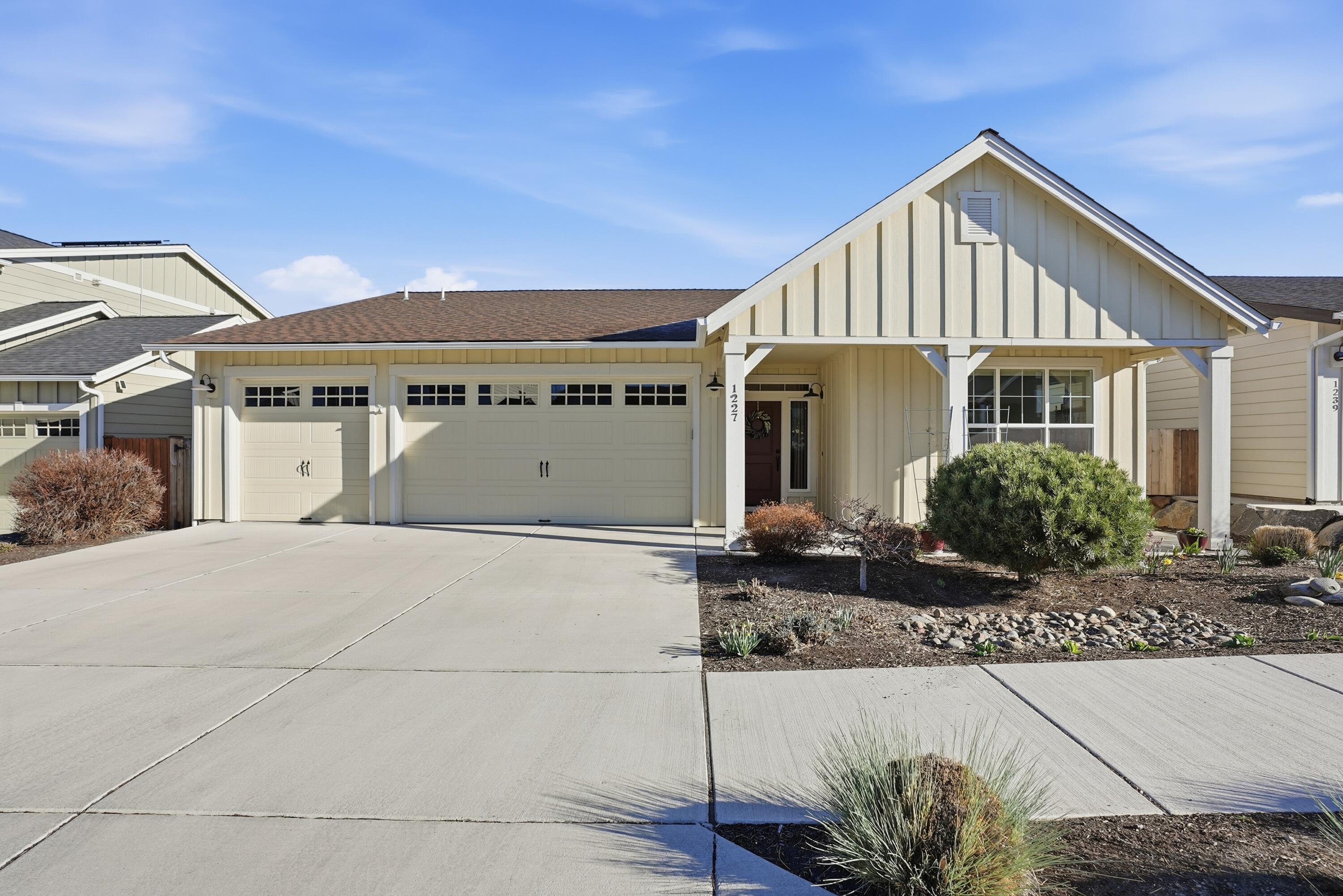 1227 Northeast Hoover Loop Bend, OR 97701 - Photo 8 of 38 1227 NE Hoover Lp - 8