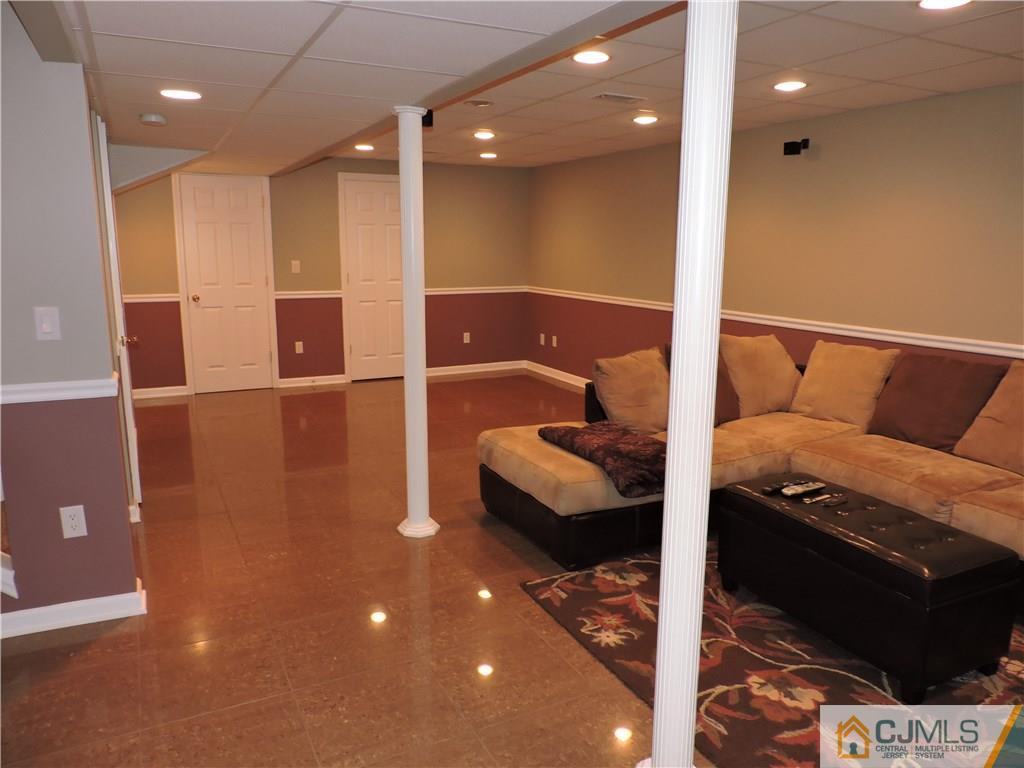 358 Hawthorne Road North Brunswick, NJ 08902 - Photo 19 of 24 Gallery Image 19