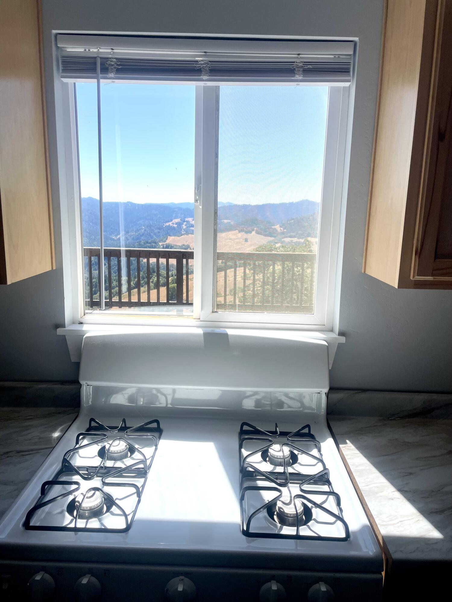 2027 Sunset Ridge Road Blocksburg, CA 95514 - Photo 24 of 37