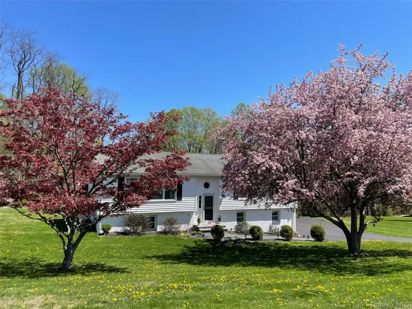 $775,000 | 4 Stonewall Farm Road, Mahopac, NY 10541