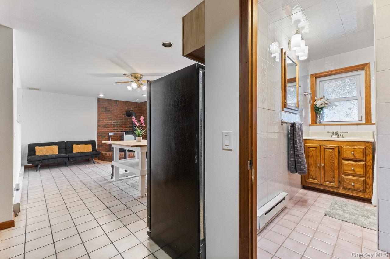 4 Stonewall Farm Road Mahopac, NY 10541 - Photo 26 of 36 Lower level full bathroom.
