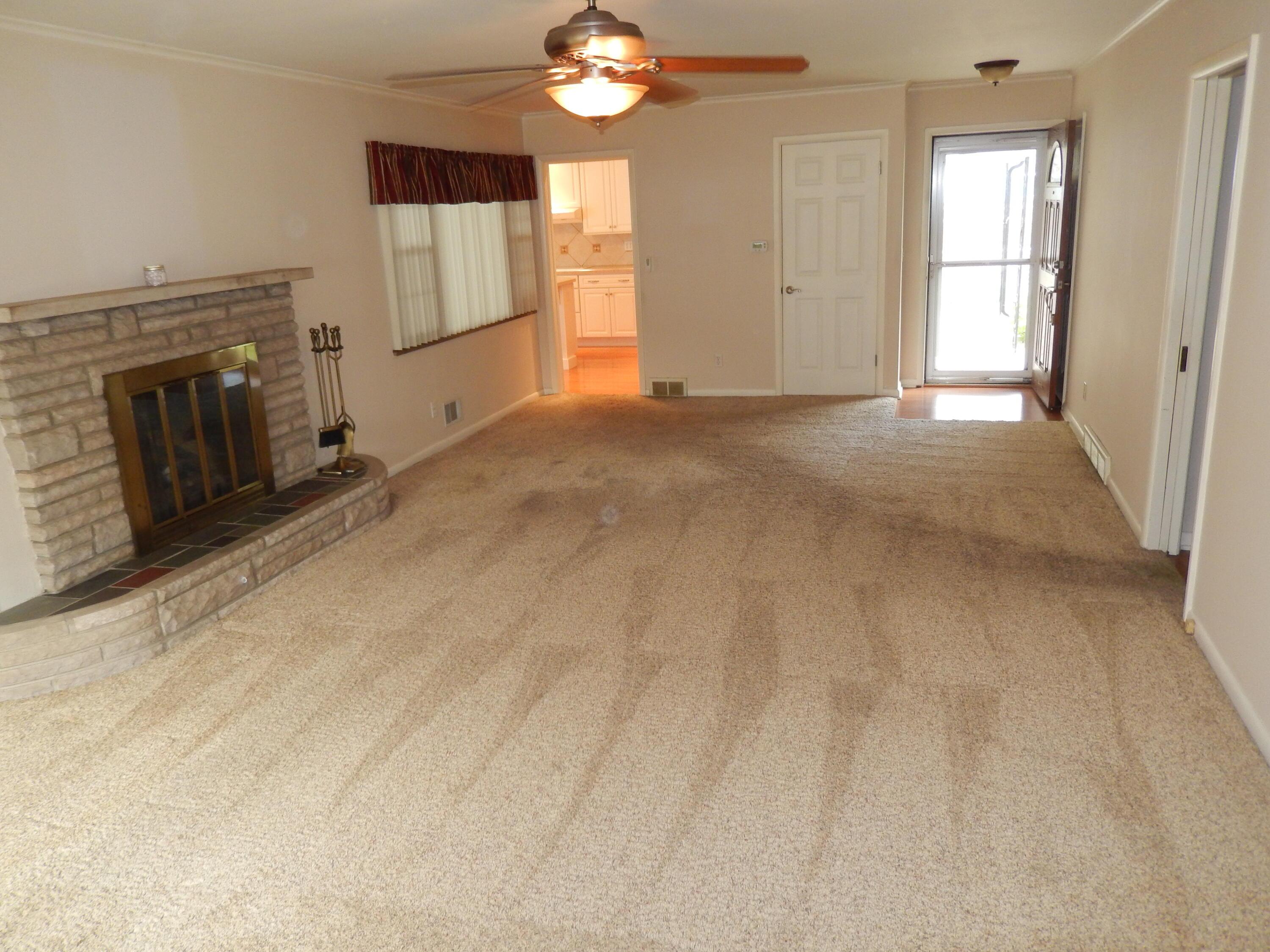 5595 Karl Road Columbus, OH 43229 - Photo 22 of 38 Living Room