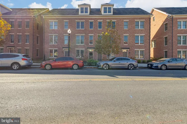 $3,300 | 935 Sycamore Drive Southeast, Washington, DC 20032