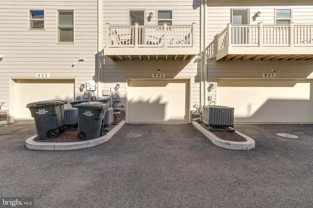 $3,300 | 935 Sycamore Drive Southeast, Washington, DC 20032