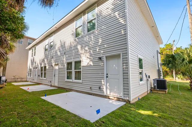 a view of backyard with a garden