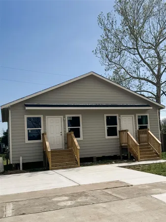 $1,200 | 103 B Lincoln Cedars Drive, Baytown, TX 77523