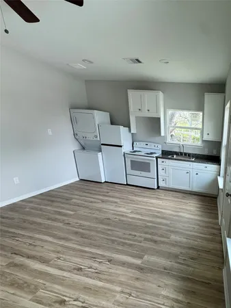 $1,200 | 103 A Lincoln Cedars Drive, Baytown, TX 77523