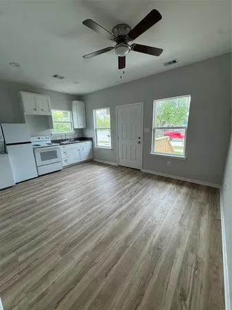 $1,200 | 103 A Lincoln Cedars Drive, Baytown, TX 77523