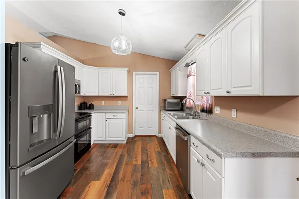 $369,900 | 281 Cherokee Drive, Fair Play, SC 29643