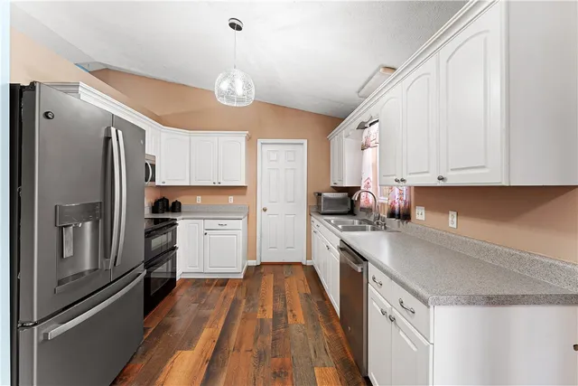 $390,000 | 281 Cherokee Drive, Fair Play, SC 29643