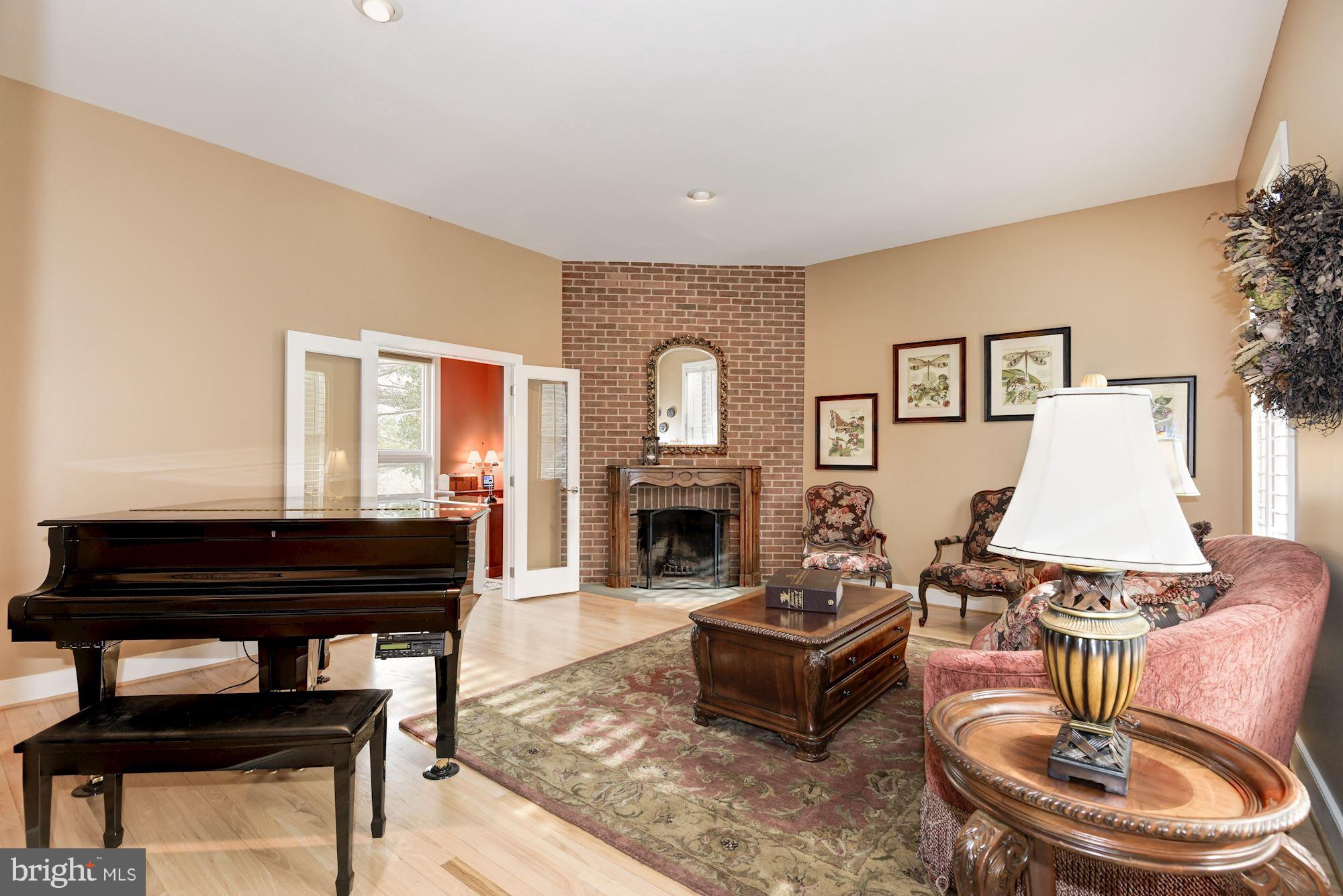 18121 Canby Road Leesburg, VA 20175 - Photo 16 of 30 Living Room