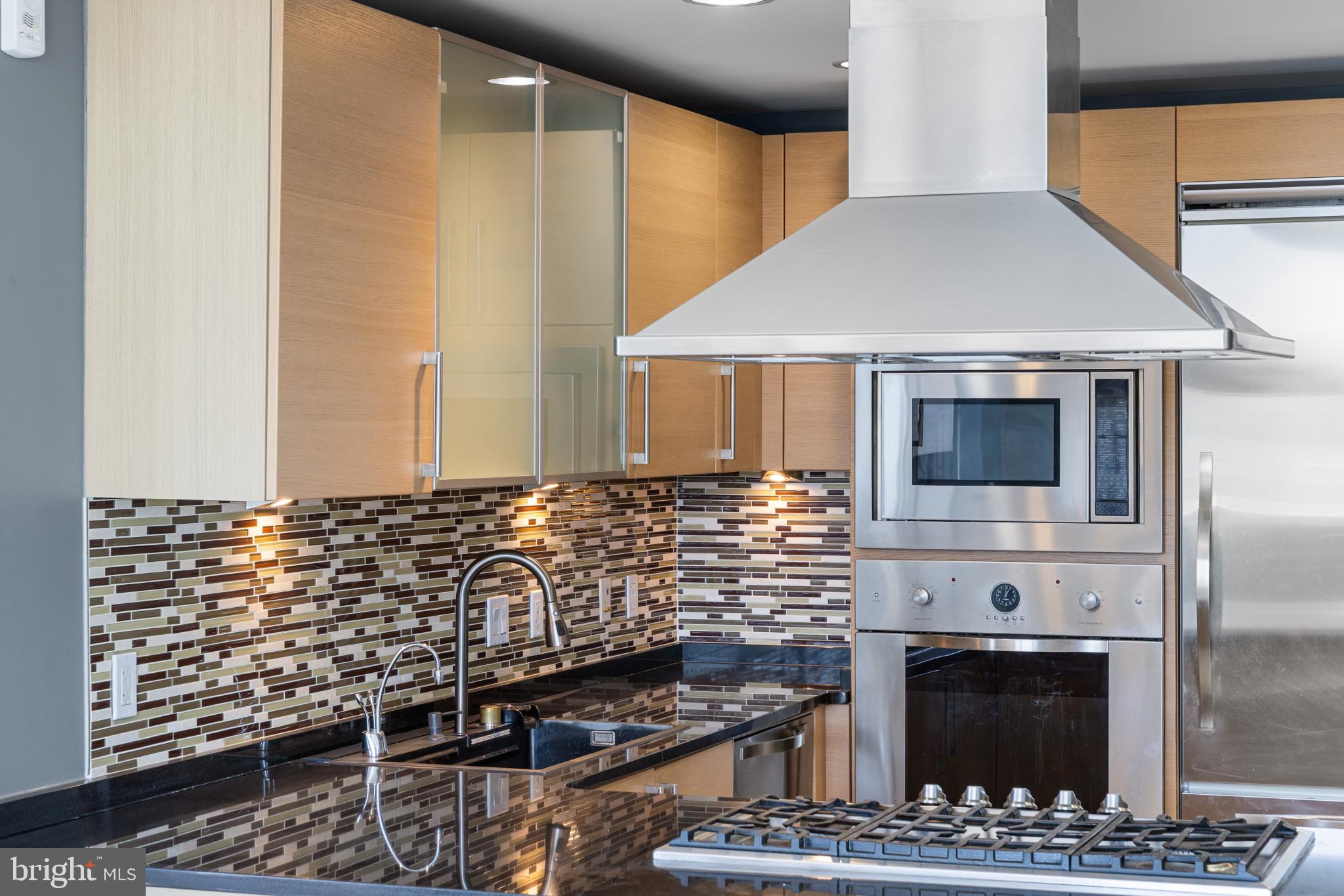 801 Key Highway, Unit P64 Baltimore, MD 21230 - Photo 16 of 52 Gourmet Kitchen with Viking Appliances