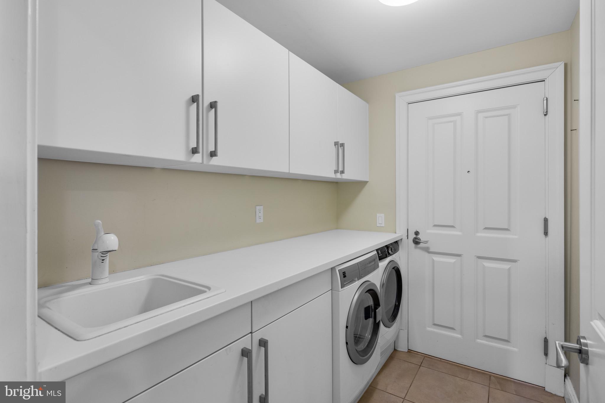 801 Key Highway, Unit P64 Baltimore, MD 21230 - Photo 29 of 52 Butler's Pantry and Laundry Room