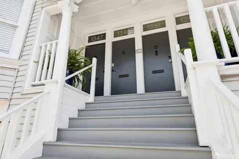 a view of entryway with a front door