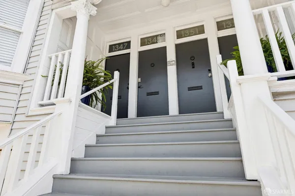 a view of entryway with a front door