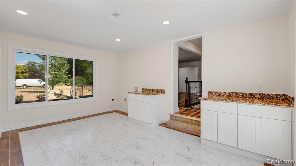 2164 East Hamlin Road Rochester Hills, MI 48307 - Photo 11 of 34