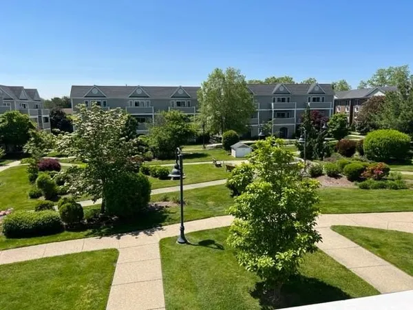 $2,500 | 677 Metacom Avenue, Unit 61, Bristol, RI 02809